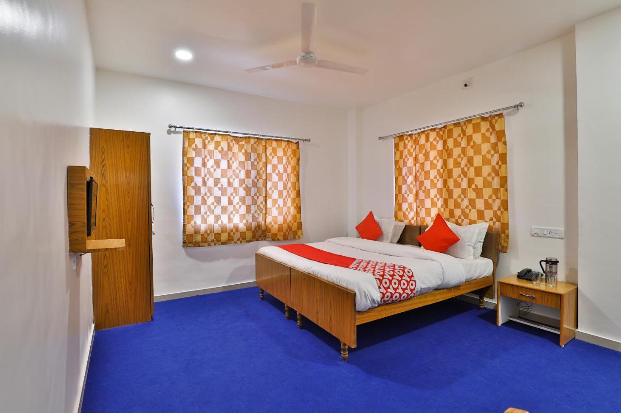 Oyo Milan Party Hall Vadodara Exterior photo